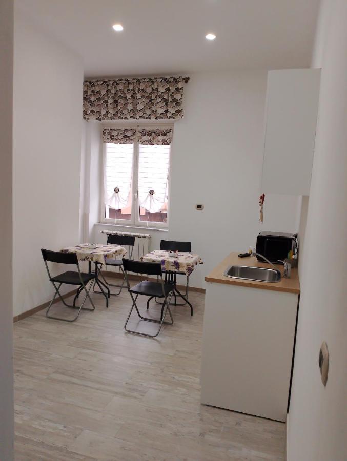 B&B Airport Serenity Suites Napoli Bagian luar foto