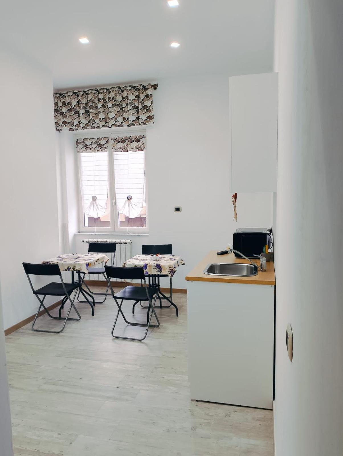 B&B Airport Serenity Suites Napoli Bagian luar foto