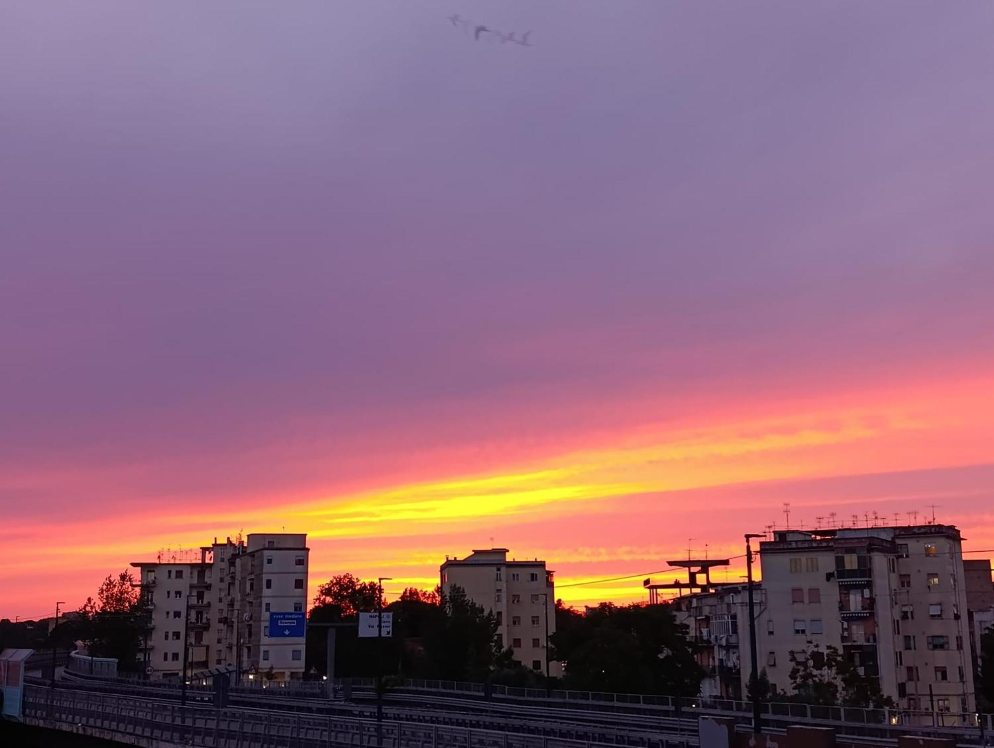 B&B Airport Serenity Suites Napoli Bagian luar foto